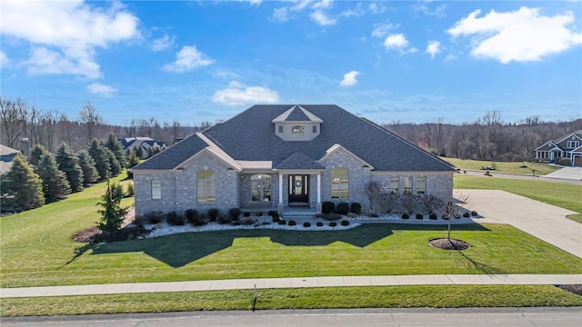 view of front facade with a front yard