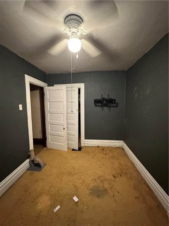 unfurnished bedroom featuring a closet and ceiling fan