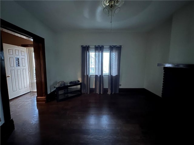 spare room with dark wood-type flooring and ceiling fan