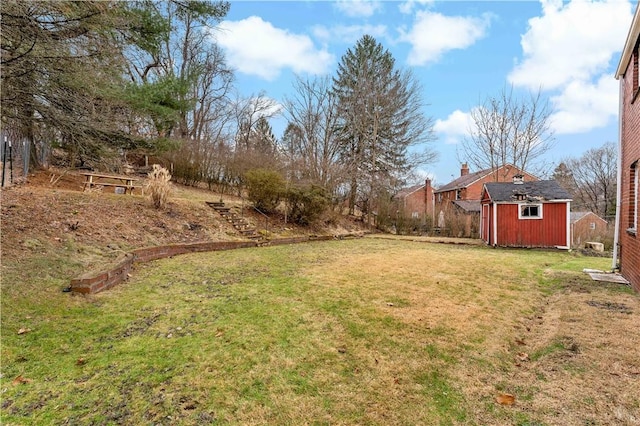 view of yard featuring a storage unit