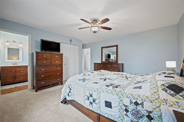 carpeted bedroom with ceiling fan, connected bathroom, and a closet