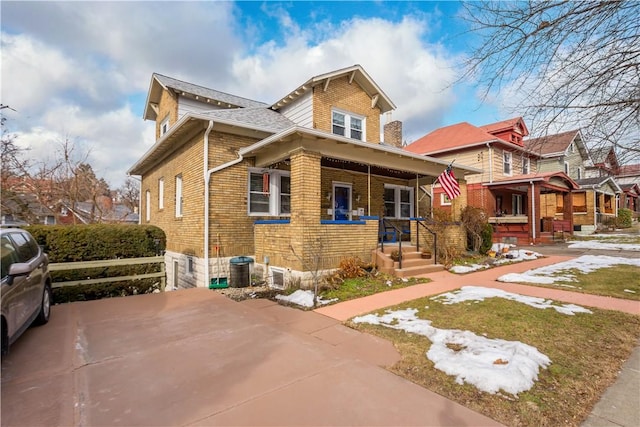 view of front of house featuring a porch