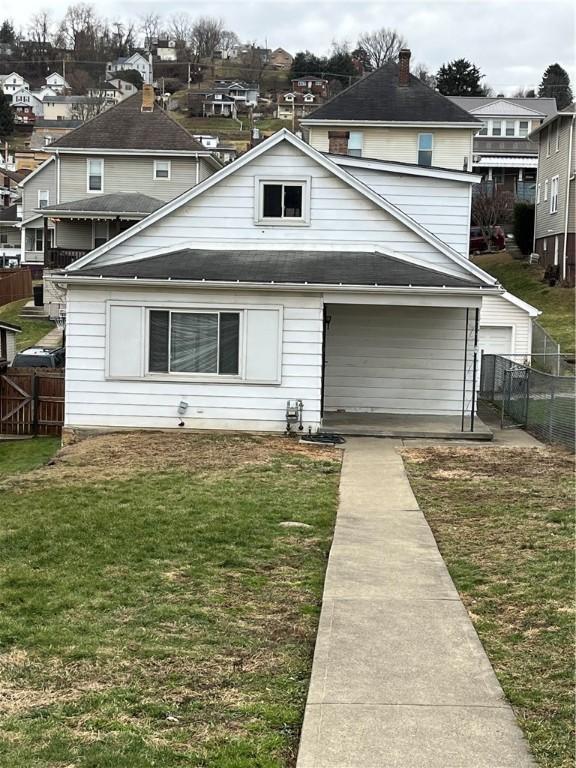 view of front of house with a front yard