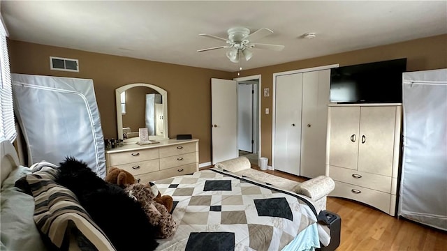 bedroom featuring ceiling fan, light hardwood / wood-style floors, and a closet