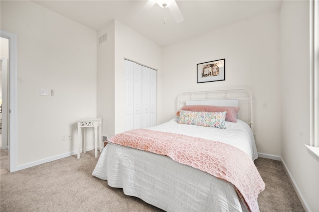 bedroom with a closet, ceiling fan, and carpet flooring