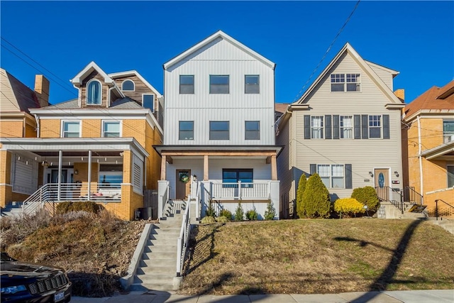 view of front of house with a front lawn