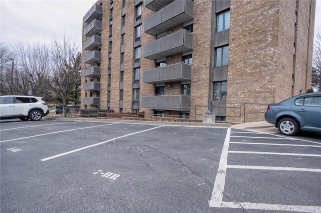 820 E Beau Unit 7Hr, South Strabane, PA 15301 - view of apartment building / complex featuring uncovered parking