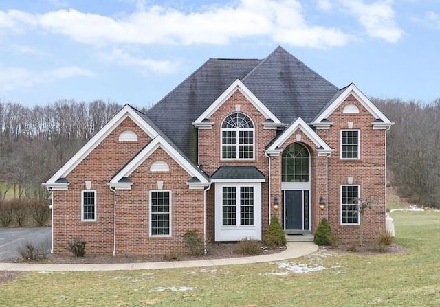 front of property featuring a front yard