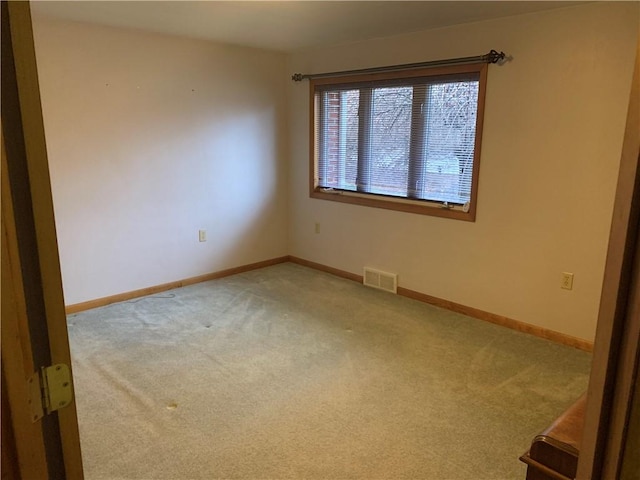 unfurnished room featuring carpet floors