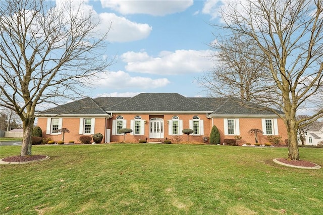 ranch-style home featuring a front lawn