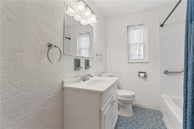 full bathroom featuring shower / tub combo with curtain, vanity, and toilet