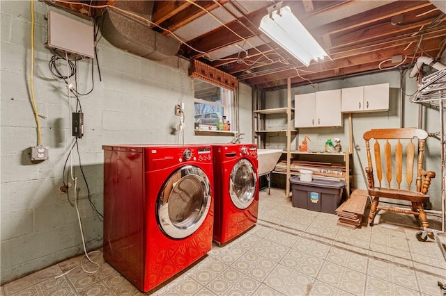 laundry room with cabinets and washer and dryer