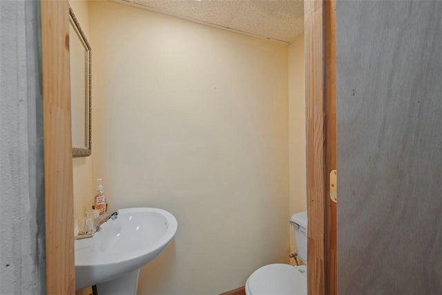 8422 Roosevelt Blvd, Mccandless, PA 15237 - bathroom featuring a drop ceiling and a sink