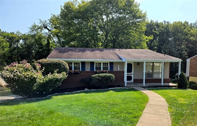 view of front of property featuring a porch and a front lawn