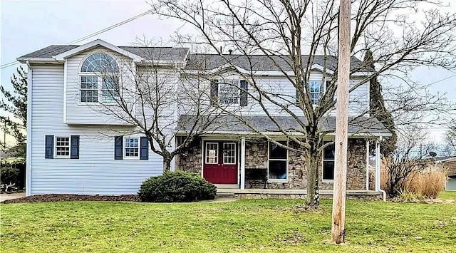 view of front of house featuring a front yard