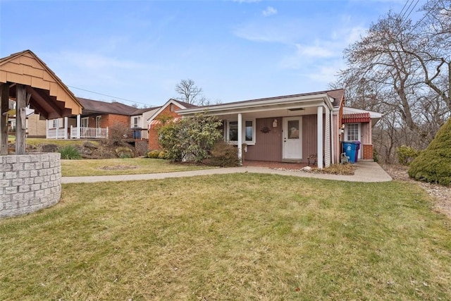 single story home with a front lawn