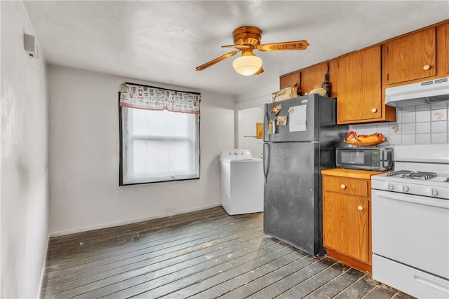 kitchen featuring dark wood-type flooring, washer / dryer, tasteful backsplash, ceiling fan, and black appliances