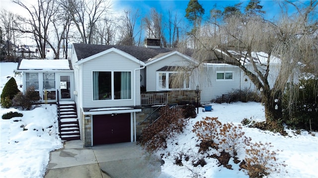 view of front facade with a garage