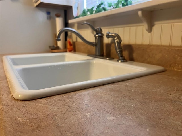 room details featuring sink