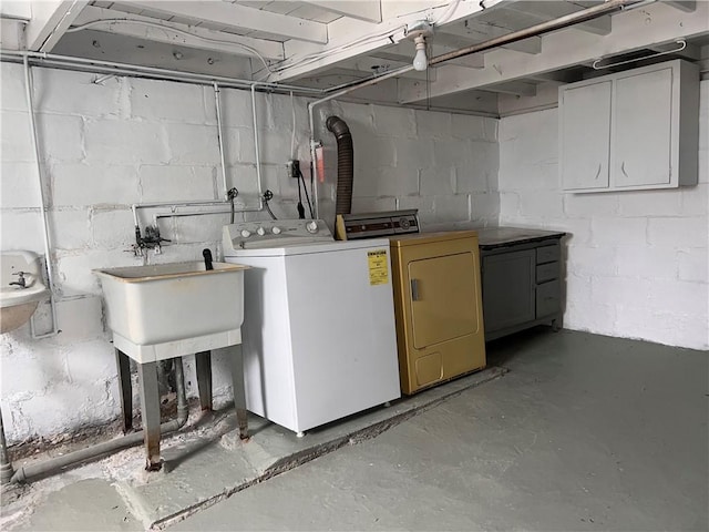 basement with washer and clothes dryer