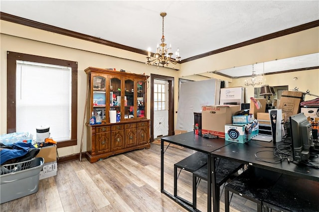 dining space featuring crown molding, light hardwood / wood-style floors, and a chandelier