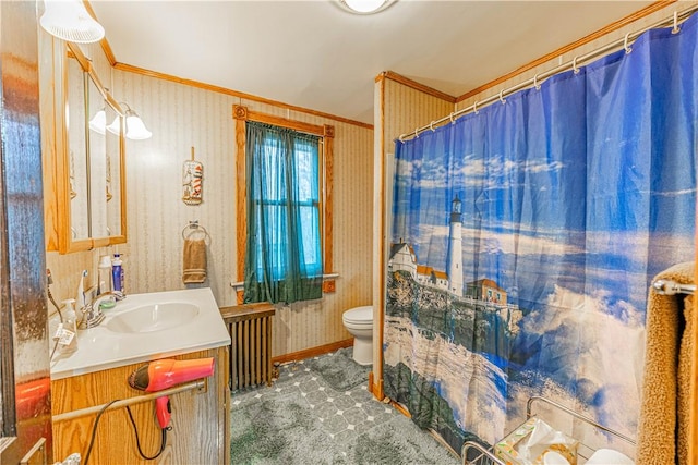 bathroom featuring vanity, ornamental molding, a shower with shower curtain, and toilet