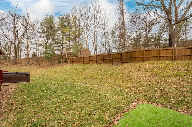 view of yard featuring a hot tub