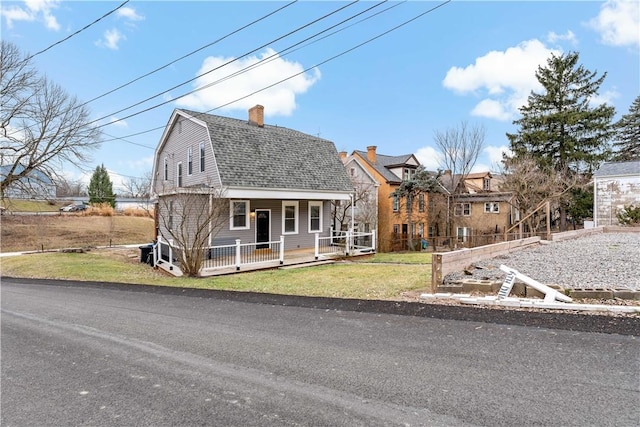 view of front facade with a porch and a front yard