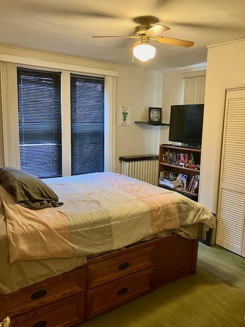 carpeted bedroom featuring ceiling fan