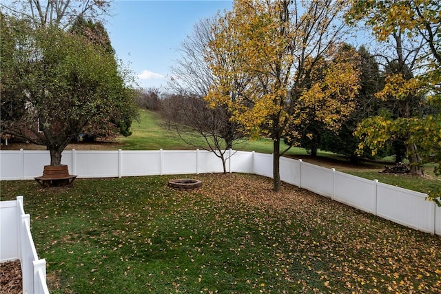 view of yard featuring a fire pit