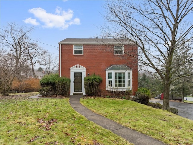 view of front of house with a front lawn