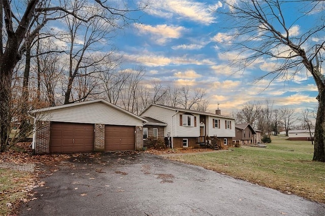 view of front of property with a front yard