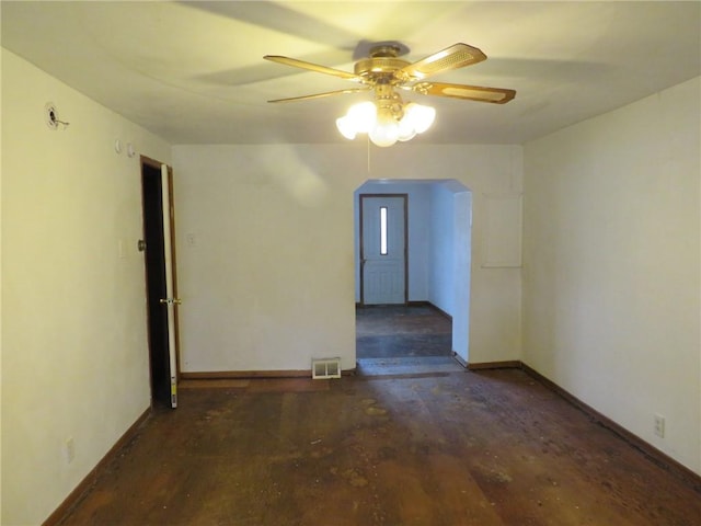 empty room with a ceiling fan, visible vents, and baseboards