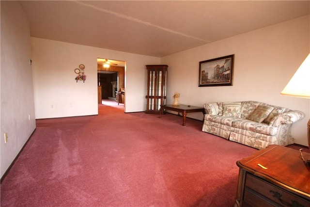 carpeted living room with ceiling fan