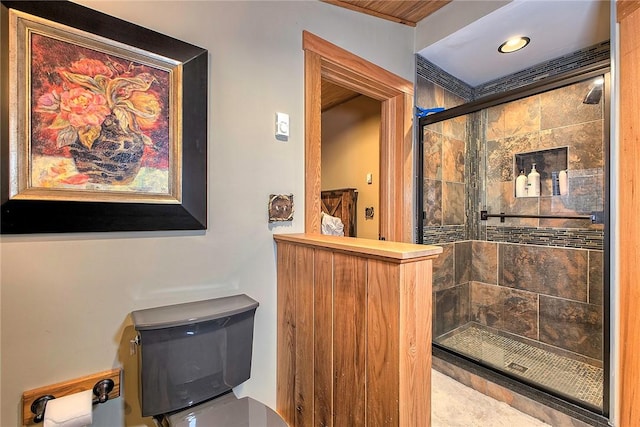 bathroom with toilet and tiled shower