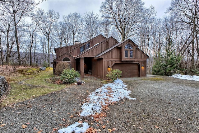 view of front property featuring a garage