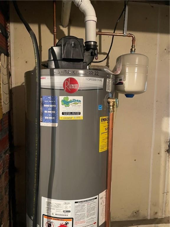 119 Whitestown Rd, Twp Of But Se, PA 16045 - utilities featuring water heater