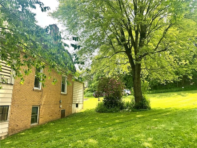 119 Whitestown Rd, Twp Of But Se, PA 16045 - view of grassy yard