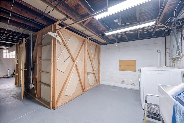 basement with washer / clothes dryer