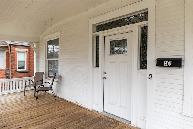 property entrance featuring a porch