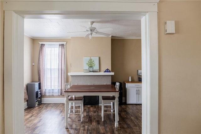 dining area with ceiling fan, ornamental molding, and hardwood / wood-style floors