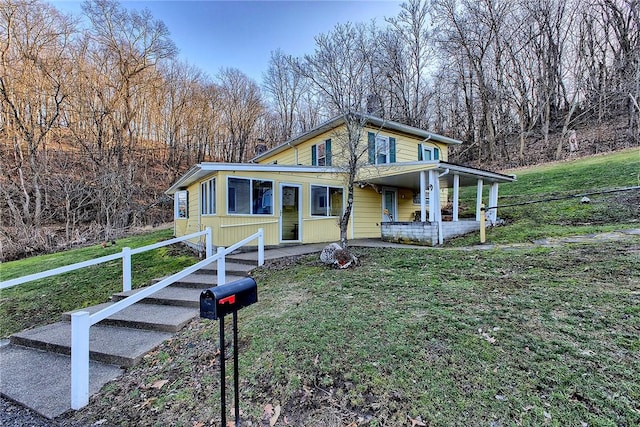 view of front of property with a front lawn and covered porch