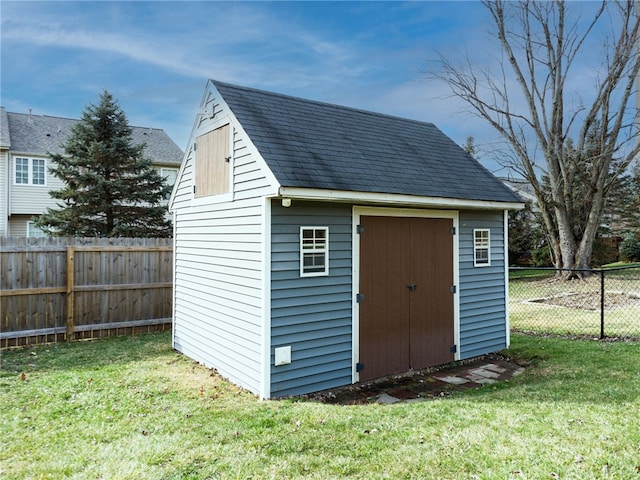 view of outdoor structure featuring a yard