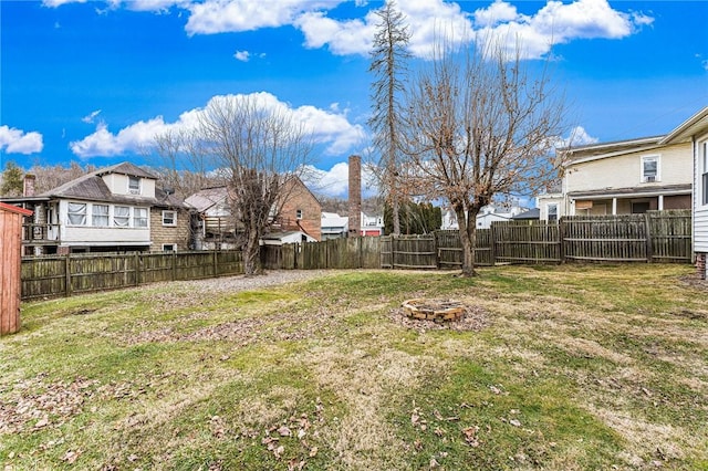 view of yard featuring an outdoor fire pit