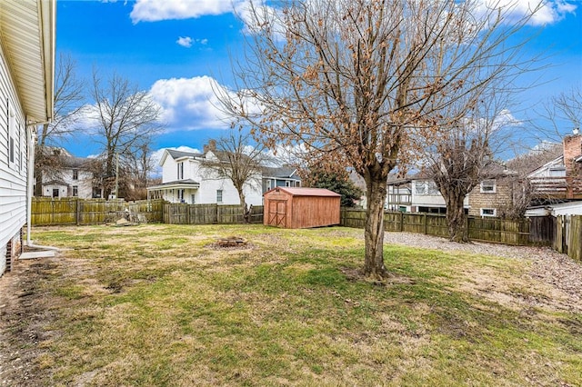 view of yard featuring a storage unit