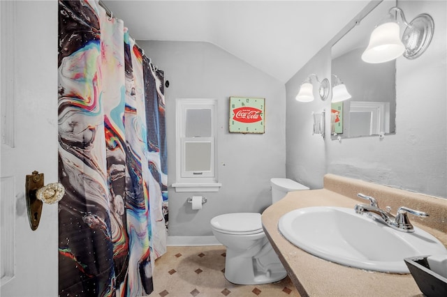 bathroom featuring a shower with curtain, vaulted ceiling, sink, and toilet