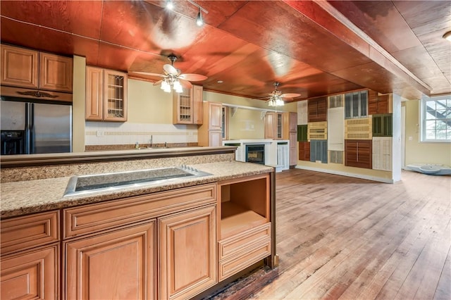 kitchen featuring wine cooler, hardwood / wood-style flooring, ceiling fan, cooktop, and stainless steel refrigerator with ice dispenser