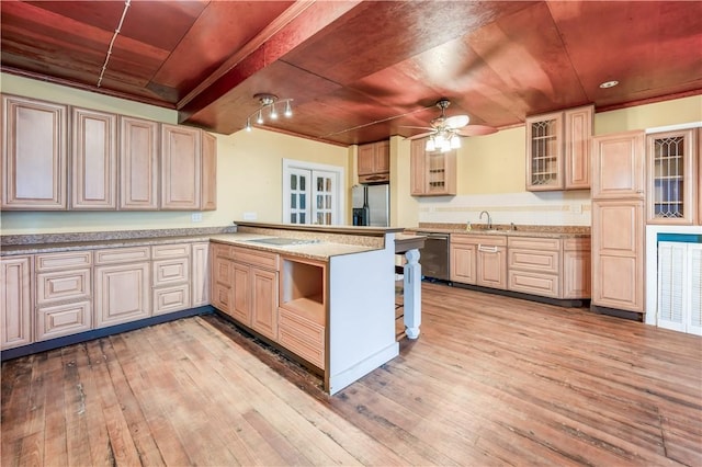 kitchen with light hardwood / wood-style flooring, ceiling fan, stainless steel appliances, kitchen peninsula, and light brown cabinets