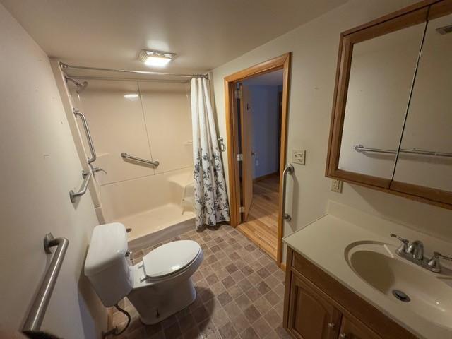 bathroom with vanity, toilet, and a shower with shower curtain