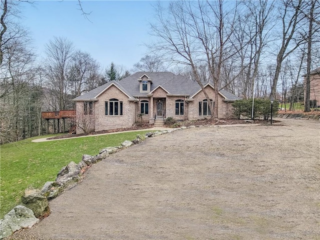 view of front facade with a front lawn